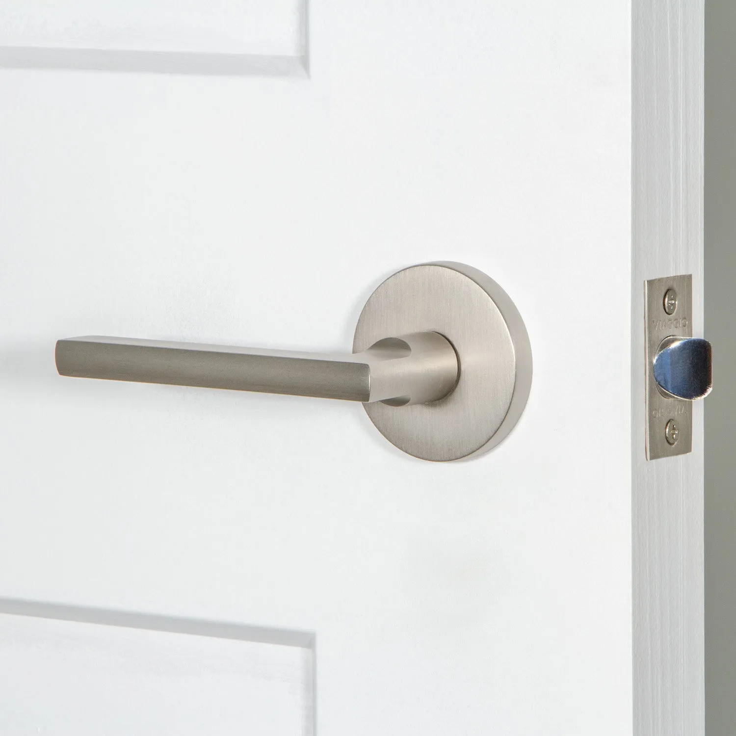 Circolo Rosette with Milano Lever in Satin Nickel
