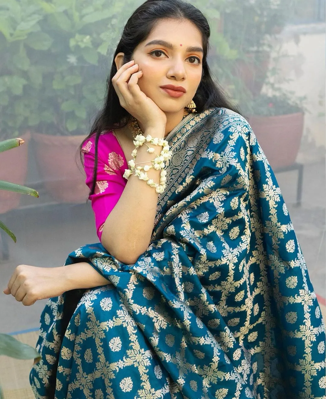 Confounding Rama Soft Silk Saree With Elaborate Blouse Piece