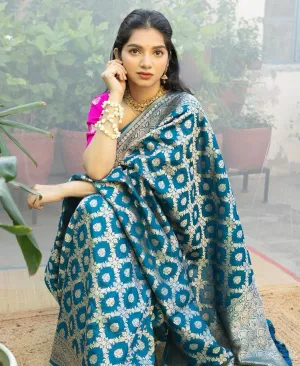 Confounding Rama Soft Silk Saree With Elaborate Blouse Piece
