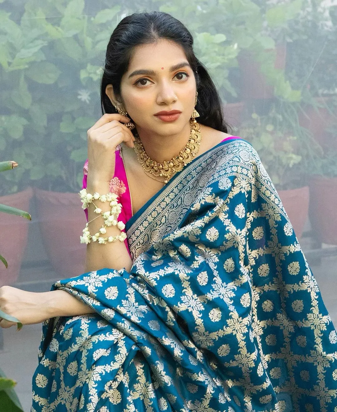 Confounding Rama Soft Silk Saree With Elaborate Blouse Piece