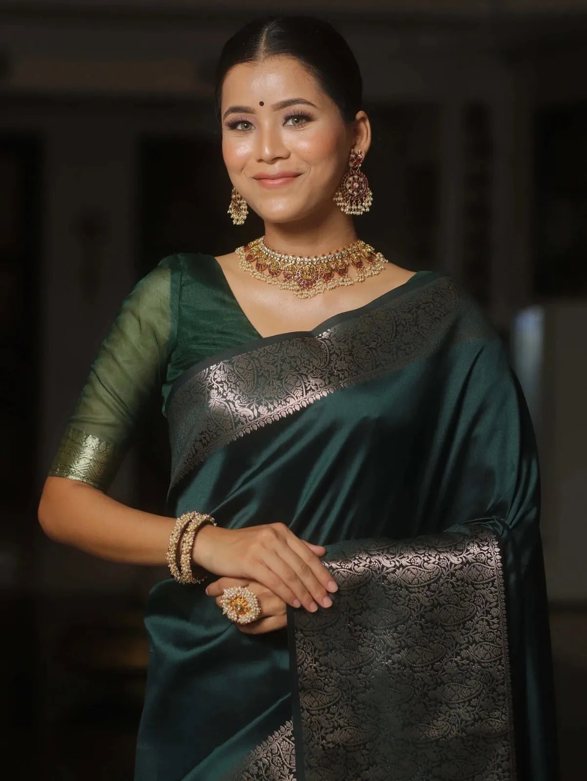 Quixotic Dark Green Soft Silk Saree With Resplendent Blouse Piece