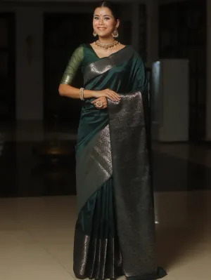 Quixotic Dark Green Soft Silk Saree With Resplendent Blouse Piece