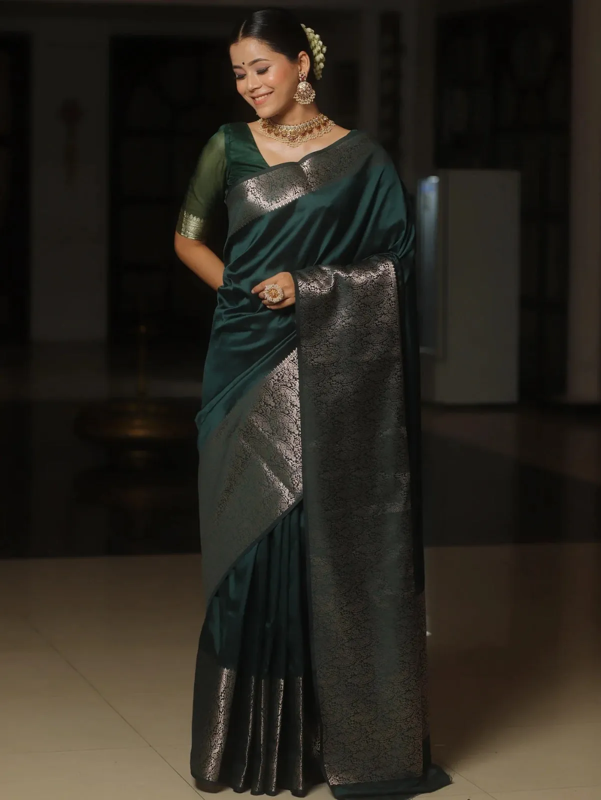 Quixotic Dark Green Soft Silk Saree With Resplendent Blouse Piece