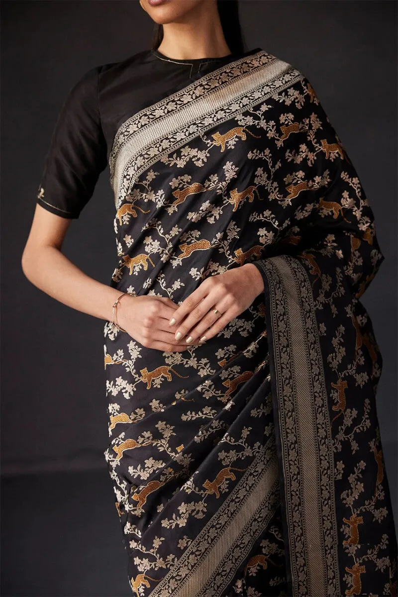 Vivacious Black Soft Silk Saree With Gratifying Blouse Piece